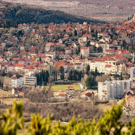 Vikendica Holiday Home 