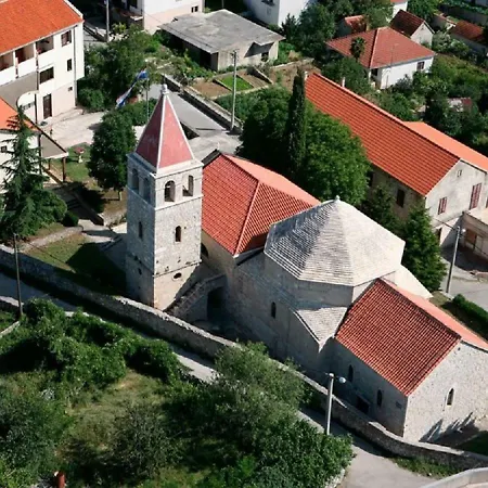 Vikendica Holiday Home 