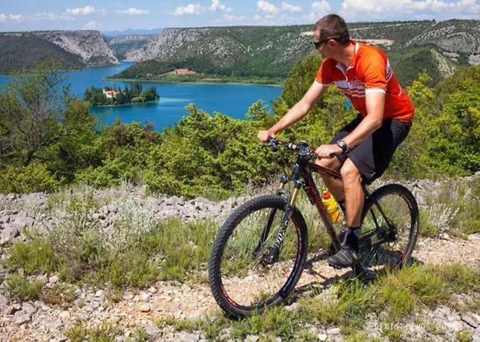 Vikendica Holiday Home 